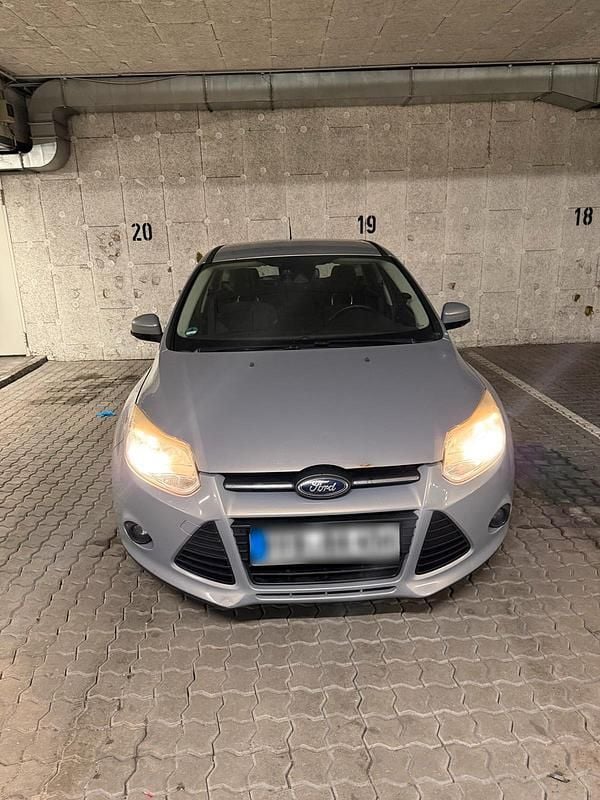 Gebraucht Ford Focus 143 PS (105 kW) 2012 Grau Kleinwagen