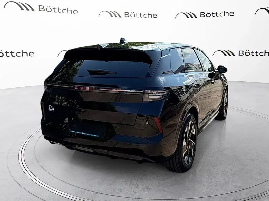 Neu Opel Grandland Electric 156 kW (213 PS) 2026 Lackierung schwarz perla nera/typ aussenverkleidung metalliclackierung SUV