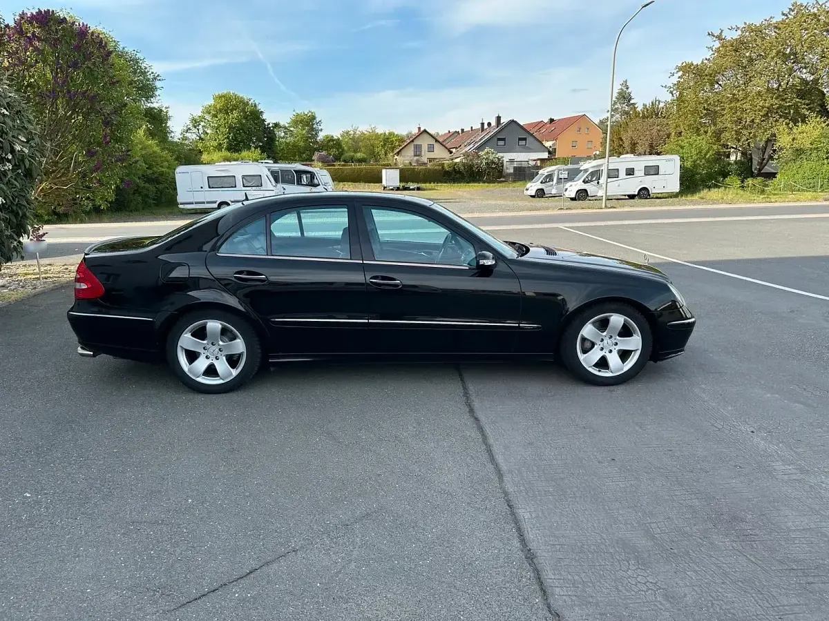 Gebraucht Mercedes E500 Avantgarde 306 PS (225 kW) 2006 Schwarz Limousine