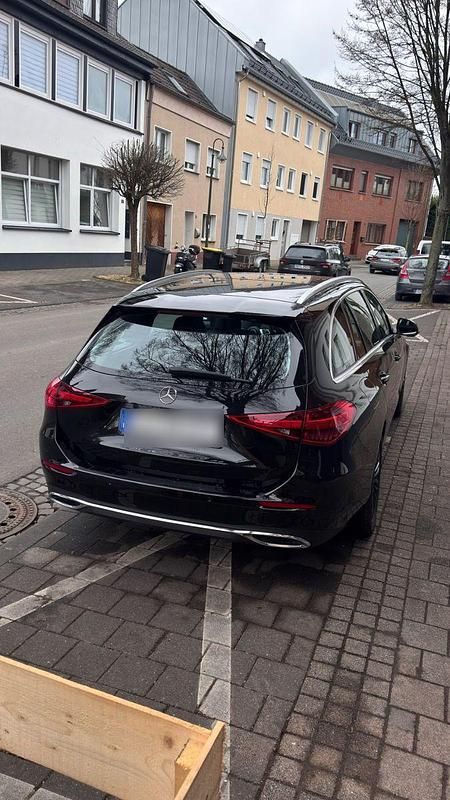 Gebraucht Mercedes C220 197 PS (144 kW) 2024 Schwarz Kombi