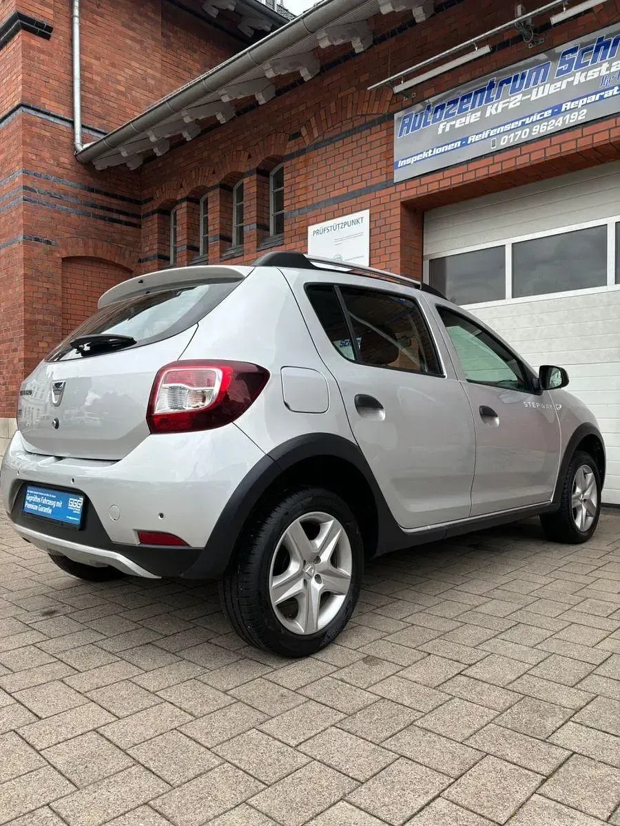 Gebraucht Dacia Sandero Prestige 90 PS (66 kW) 2015 Grau SUV