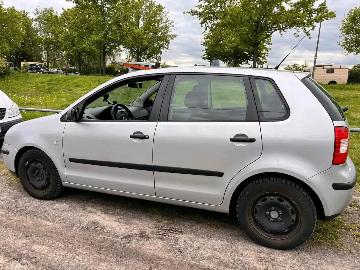 Gebraucht VW Polo 64 PS (47 kW) 2003 Silber Kleinwagen