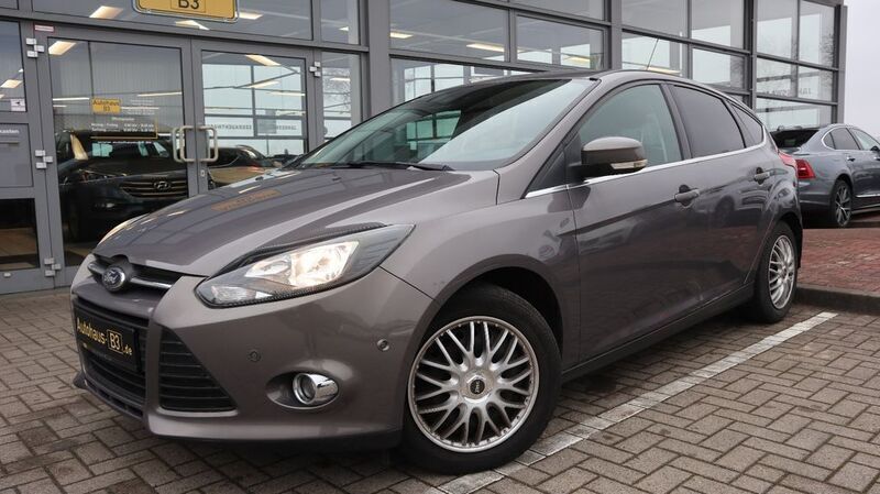 Braun Gebraucht 2012 Ford Focus Champions Edition Limousine | 3.993 € (Guter Preis) - Bild 1/4