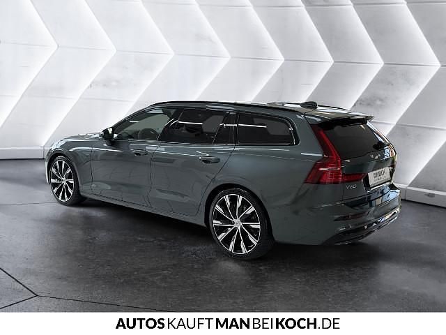 Gebraucht Volvo V60 145 PS (106 kW) 2025 Kombi