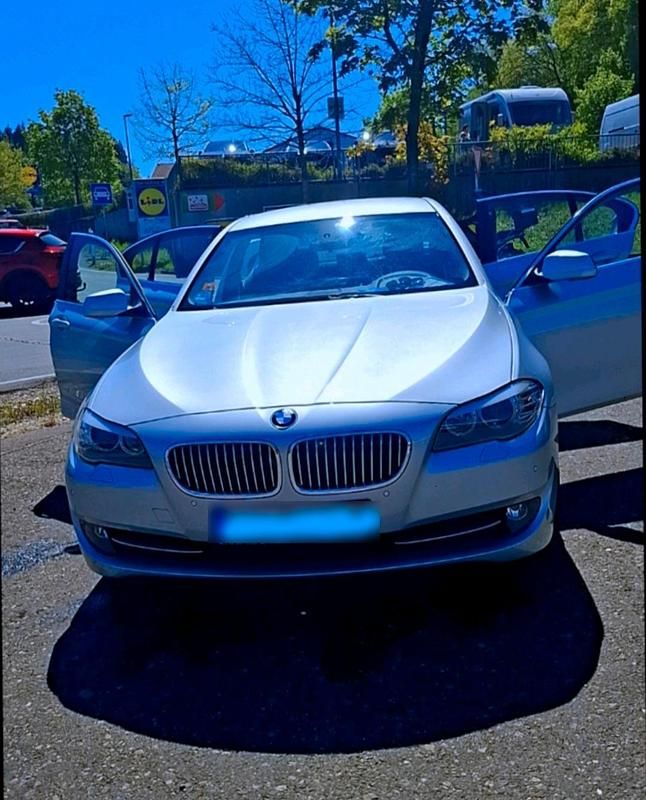 Second-hand BMW 520 184 CP (135 kW) 2012 Argintiu Berlinǎ