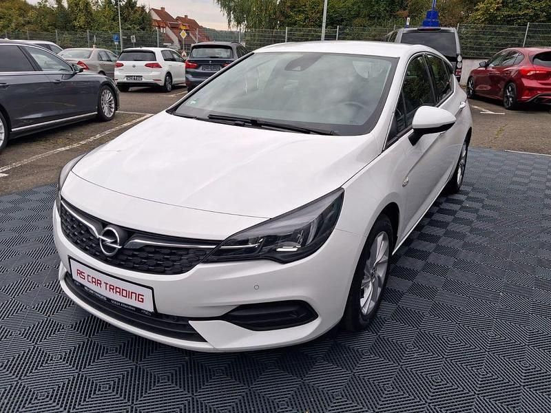 Weiß Gebraucht 2019 Opel Astra Elegance Limousine | 10.490 € (Guter Preis) - Bild 1/4
