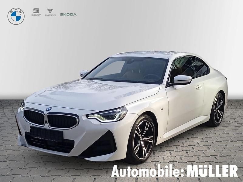 Weiss Gebraucht 2025 BMW 220 Shadowline Coupé | 43.380 € (Etwas zu teuer) - Bild 1/4