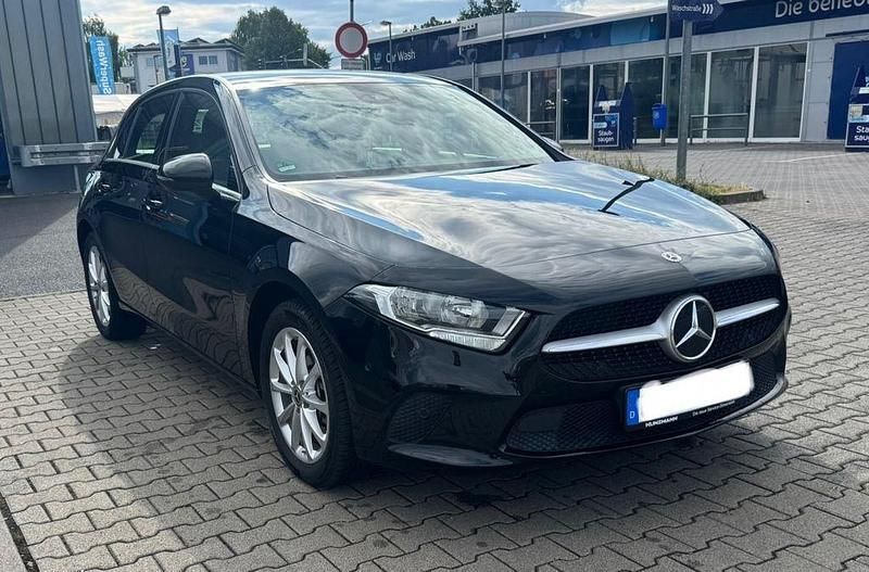 Schwarz Gebraucht 2022 Mercedes A250 Limousine | 26.900 € (Guter Preis) - Bild 1/4