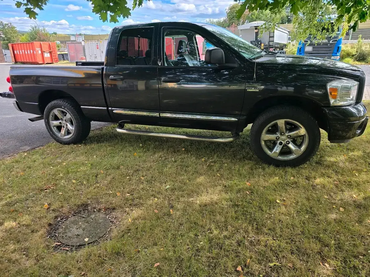 Używany Dodge Ram 368 KM (270 kW) 2008 Czarny Pickup