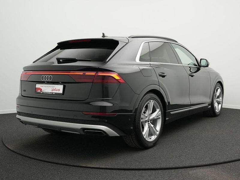 Gebraucht Audi Q8 Ambiente 394 PS (289 kW) 2024 Mythosschwarz metallic SUV