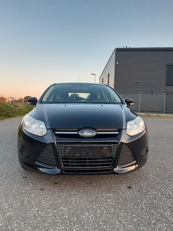 Gebraucht Ford Focus Ambiente 101 PS (74 kW) 2014 Schwarz Kombi