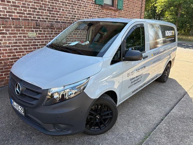 Grau Gebraucht 2020 Mercedes Vito Van / Kleinbus | 28.500 € (Guter Preis) - Bild 1/4