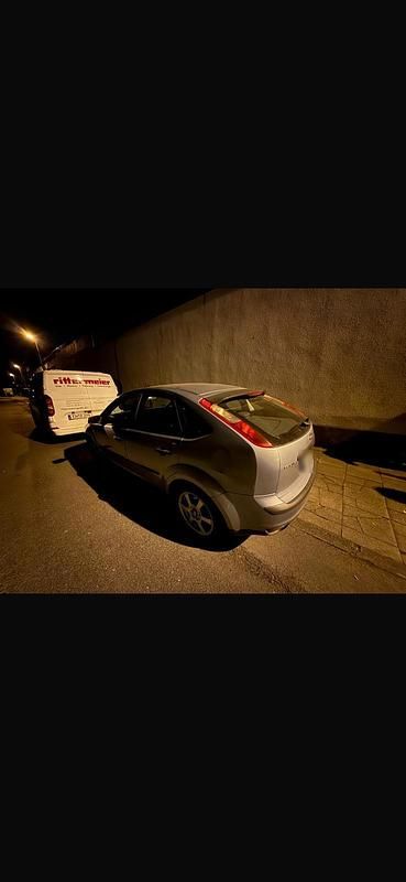 Usata Ford Focus 80 CV (58 kW) 2005 Blu Berlina