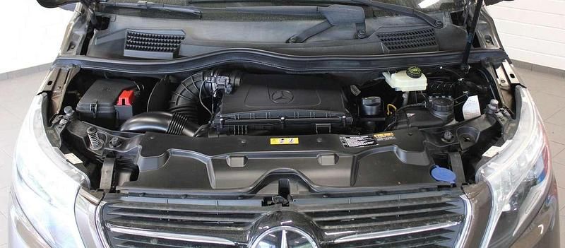 Gebraucht Mercedes V250 AMG line 190 PS (139 kW) 2018 Dolomitbraun metallic Van / Kleinbus