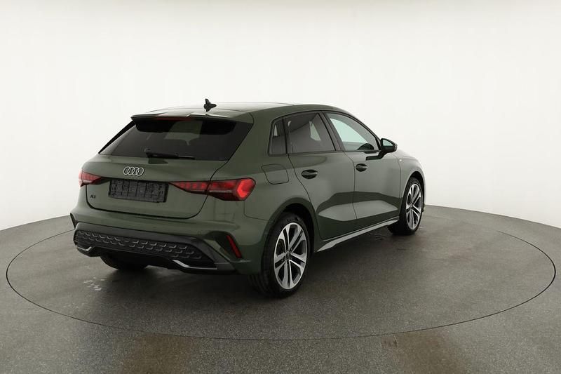 Neu Audi A3 S-Line 2025 Distrikt grün metallic