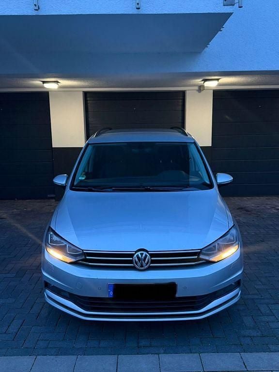 Gebraucht VW Touran Comfortline 150 PS (110 kW) 2018 Silber Van / Kleinbus