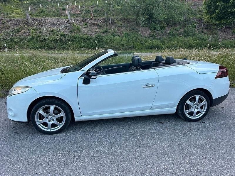 Weiß Gebraucht 2011 Renault Mégane Cabriolet Luxe Cabrio | 4.299 € (Guter Preis) - Bild 1/4