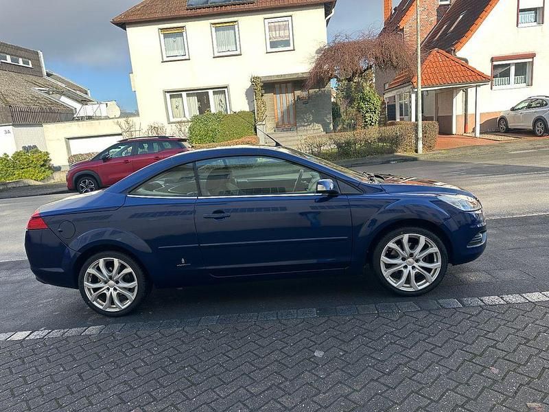 Gebraucht Ford Focus Cabriolet Trend 145 PS (106 kW) 2009 Blau Cabrio