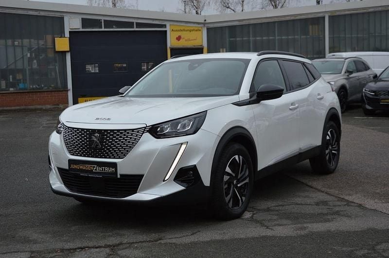 Gebraucht Peugeot e-2008 Allure 100 kW (136 PS) 2022 Weiß SUV