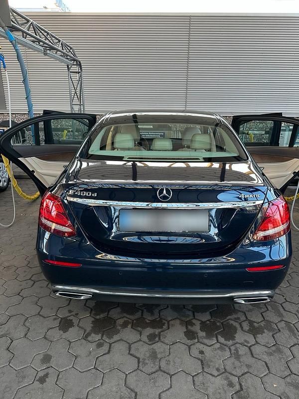 Gebraucht Mercedes E400 340 PS (250 kW) 2019 Blau Limousine
