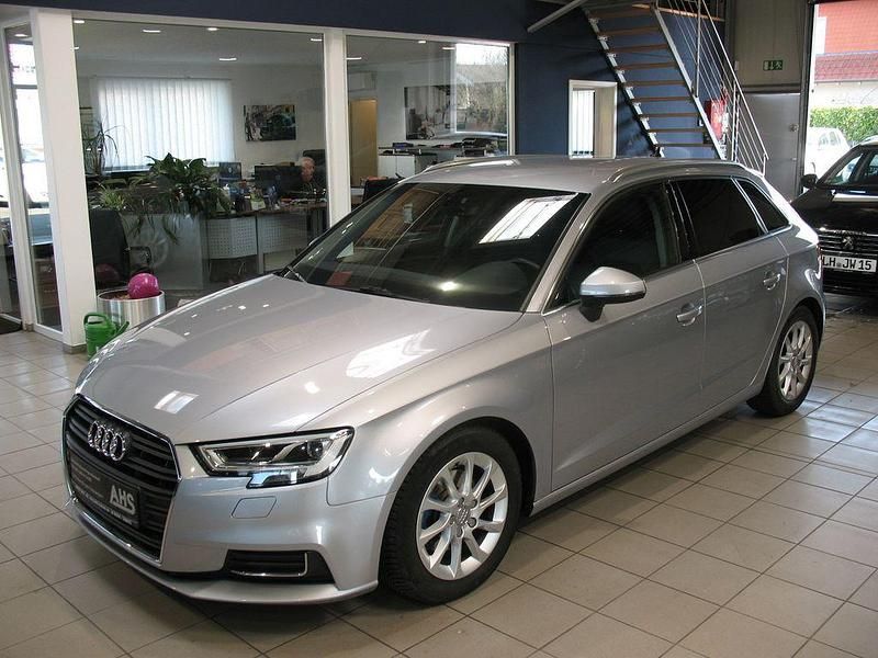 Gebraucht Audi A3 Design 116 PS (85 kW) 2019 Silber Limousine