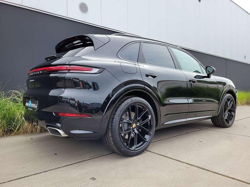 Gebraucht Porsche Cayenne 470 PS (345 kW) 2024 Schwarz SUV