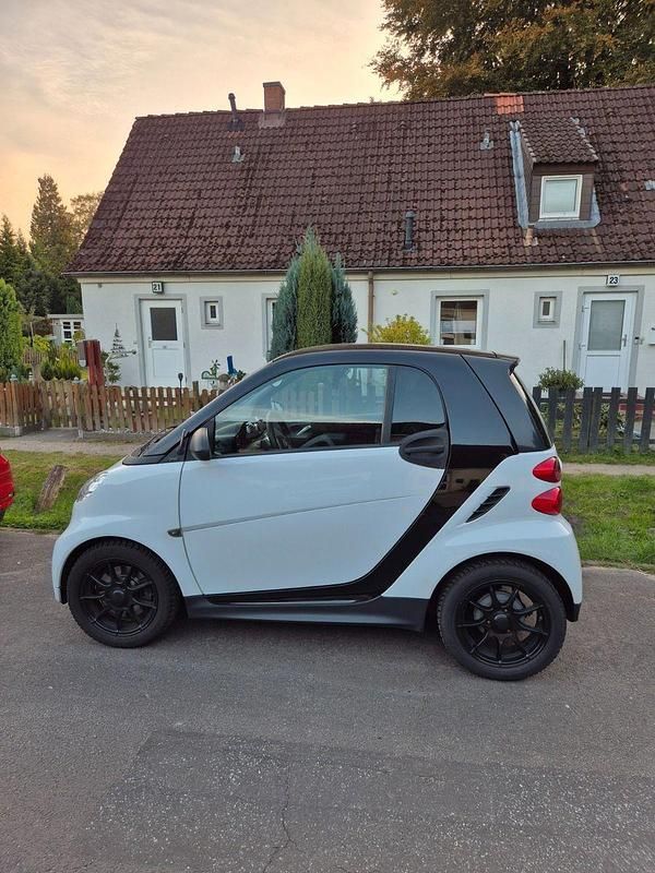 Weiß Gebraucht 2014 Smart ForTwo Coupé Coupé | 3.650 € (Superpreis) - Bild 1/4