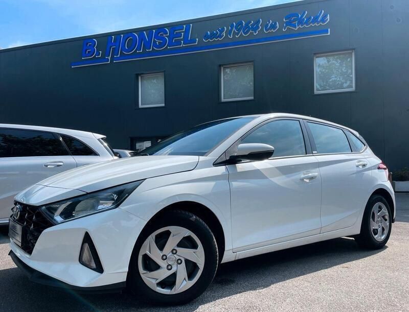 Weiß Gebraucht 2021 Hyundai i20 Select Kleinwagen | 14.890 € (Superpreis) - Bild 1/4