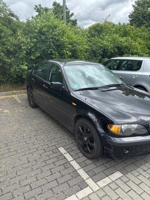 Schwarz Gebraucht 2003 BMW 318 Limousine | 1.100 € - Bild 1/4