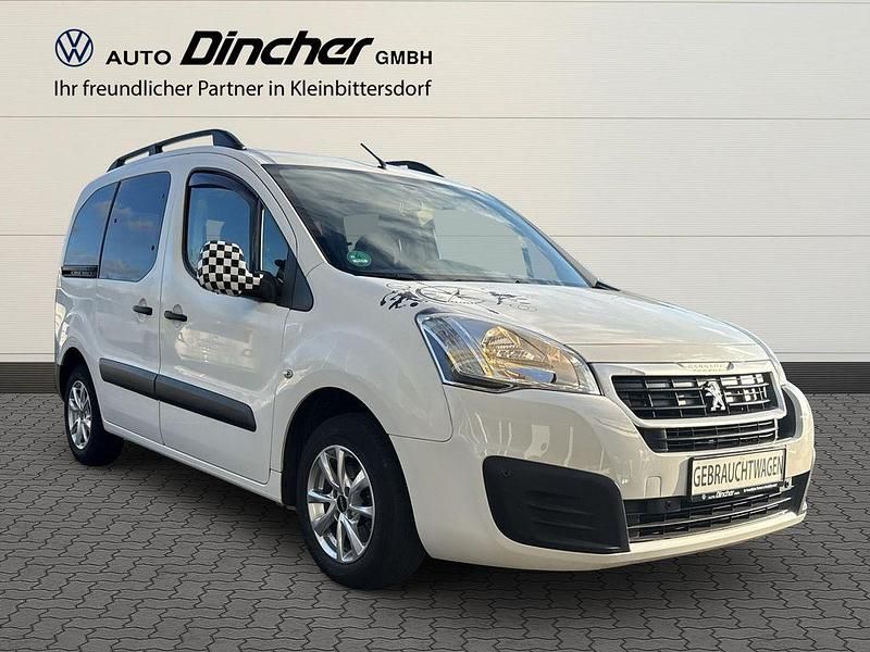 Weiß Gebraucht 2017 Peugeot TePee Active Van / Kleinbus | 9.390 € (Fairer Preis) - Bild 1/4