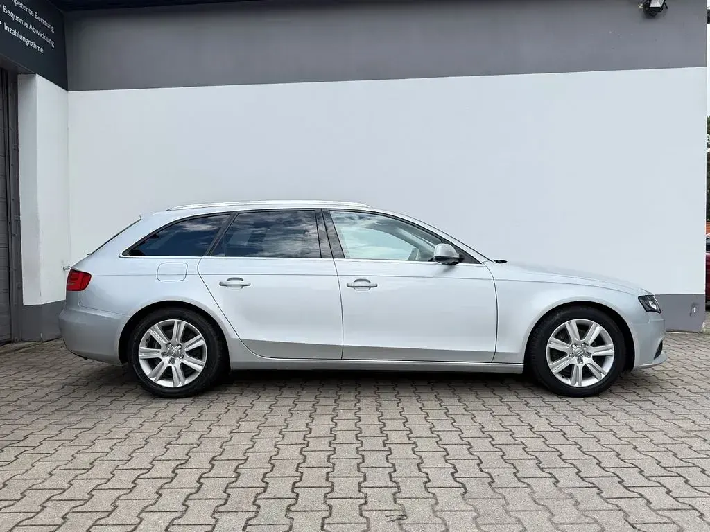 Gebraucht Audi A4 Attraction 136 PS (100 kW) 2011 Silber Kombi
