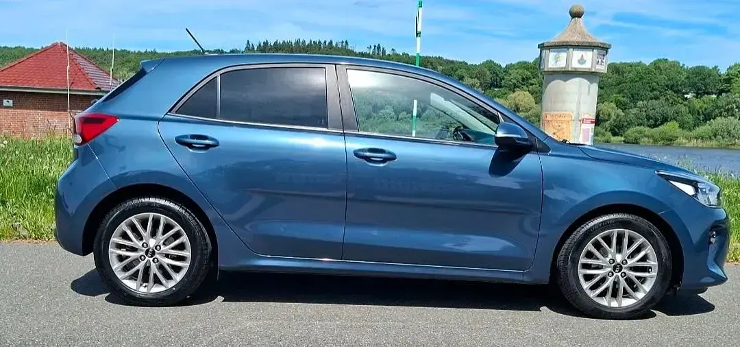 Gebraucht Kia Rio DREAM-TEAM Edition 84 PS (61 kW) 2017 Blau Kleinwagen