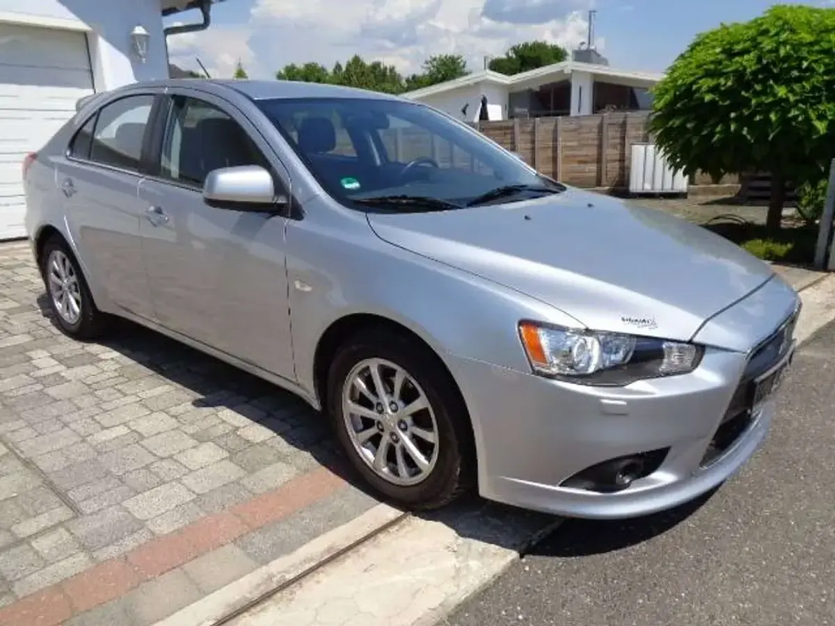 Gebraucht Mitsubishi Lancer Edition 117 PS (86 kW) 2011 Silber Limousine