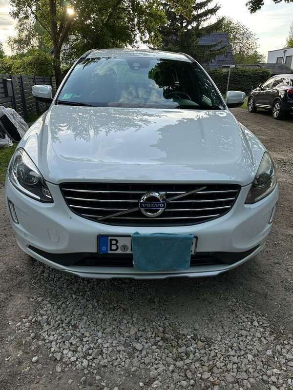 Weiß Gebraucht 2016 Volvo XC60 Momentum SUV | 13.950 € (Superpreis) - Bild 1/4