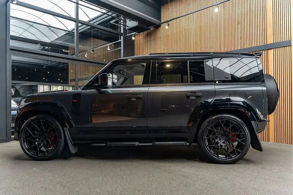 Gebraucht Land Rover Defender SE Dynamic 300 PS (220 kW) 2026 Grau SUV