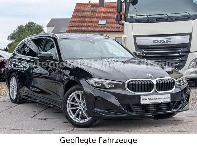 Schwarz Gebraucht 2023 BMW 318 Shadowline Kombi | 25.949 € (Guter Preis) - Bild 1/3