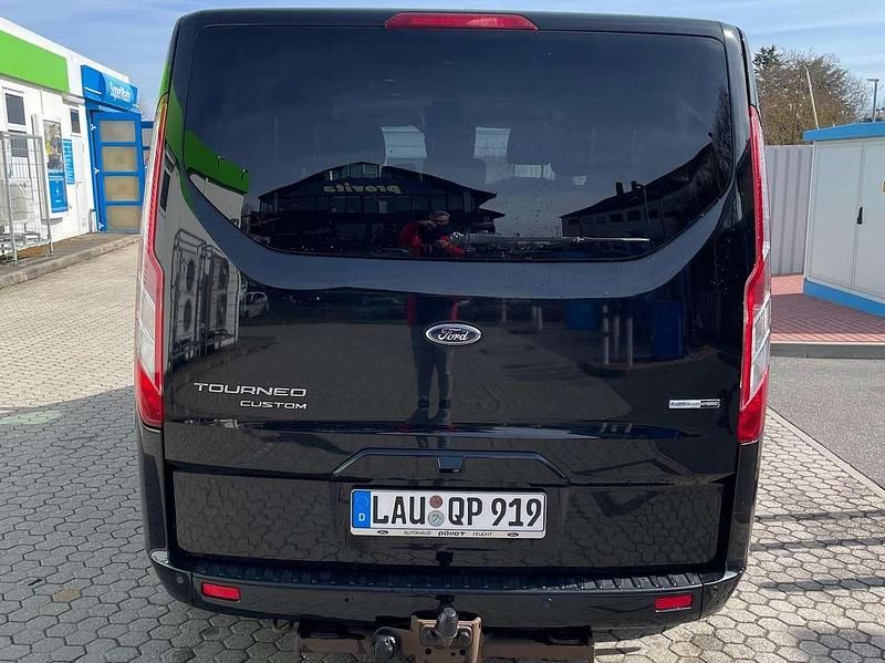 Gebraucht Ford Tourneo Titanium 185 PS (136 kW) 2021 Schwarz Van / Kleinbus