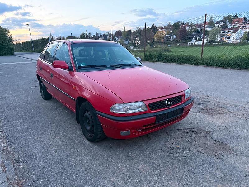 Używany Opel Astra 75 KM (55 kW) 1997 Czerwony Hatchback