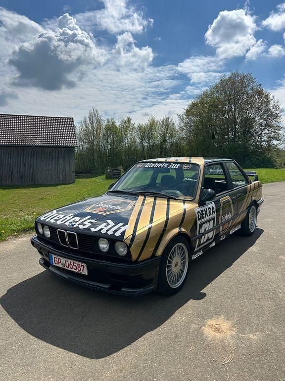 Second-hand BMW 320 Performance 320 CP (235 kW) 1987 Negru