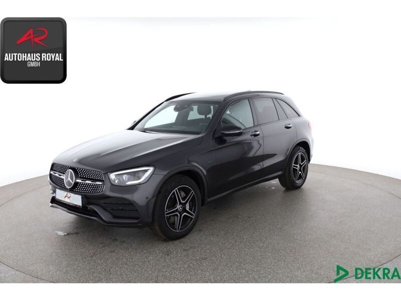 Grau (metallic) Gebraucht 2021 Mercedes GLC300e AMG SUV | 47.779 € (Teuer) - Bild 1/4