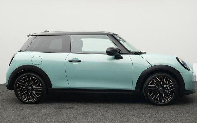Gebraucht Mini Cooper Favoured 156 PS (114 kW) 2025 Grün Kleinwagen