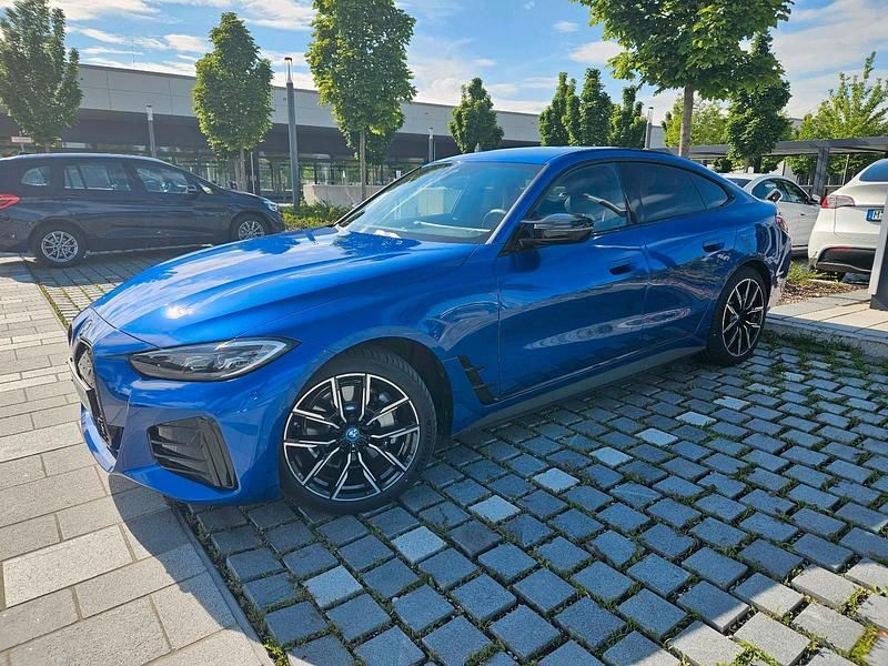 Blau Gebraucht 2023 BMW i4 Shadowline Limousine | 42.249 € (Guter Preis) - Bild 1/4