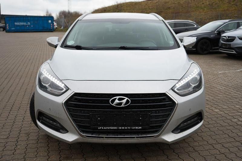 Gebraucht Hyundai i40 Style 141 PS (103 kW) 2016 Grau Kombi