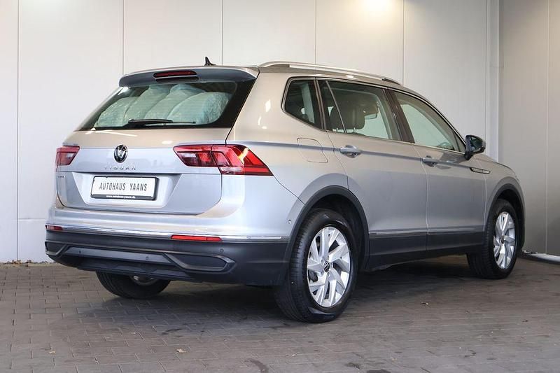 Gebraucht VW Tiguan Allspace Life 150 PS (110 kW) 2022 Silber SUV