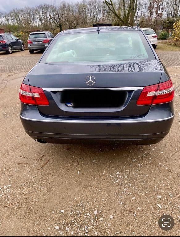 Gebraucht Mercedes E250 204 PS (150 kW) 2010 Grau Limousine