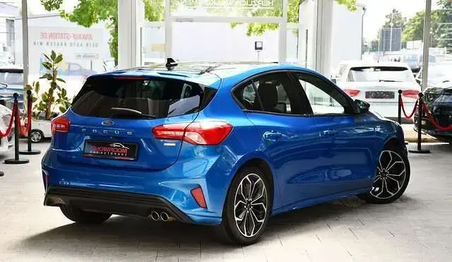 Gebraucht Ford Focus ST-Line 125 PS (91 kW) 2018 Blau Limousine