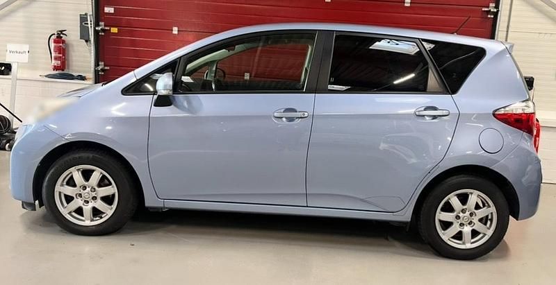 Gebraucht Toyota Verso-S 99 PS (72 kW) 2012 Blau Van / Kleinbus