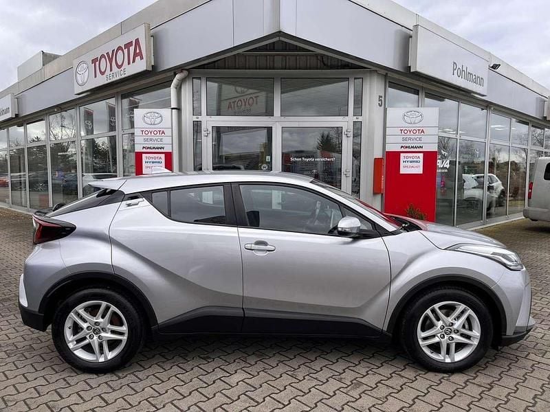 Gebraucht Toyota C-HR 122 PS (89 kW) 2022 Silver metallic SUV