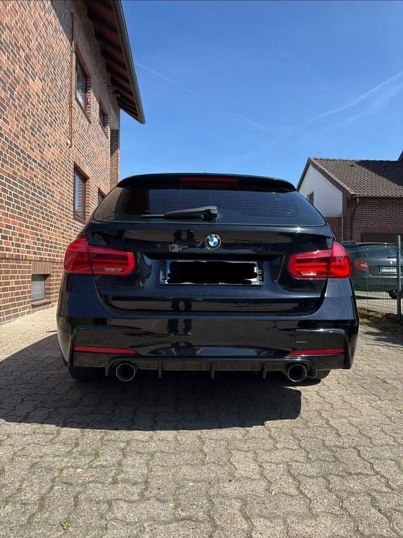 Second-hand BMW 318 150 CP (110 kW) 2017 Negru Break