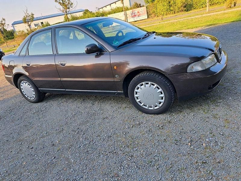 Braun Gebraucht 1997 Audi A4 Limousine | 1.250 € (Superpreis) - Bild 1/4